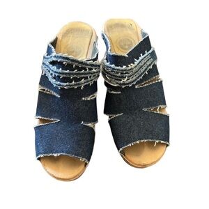Skola denim frayed edge wooden clogs SZ 40